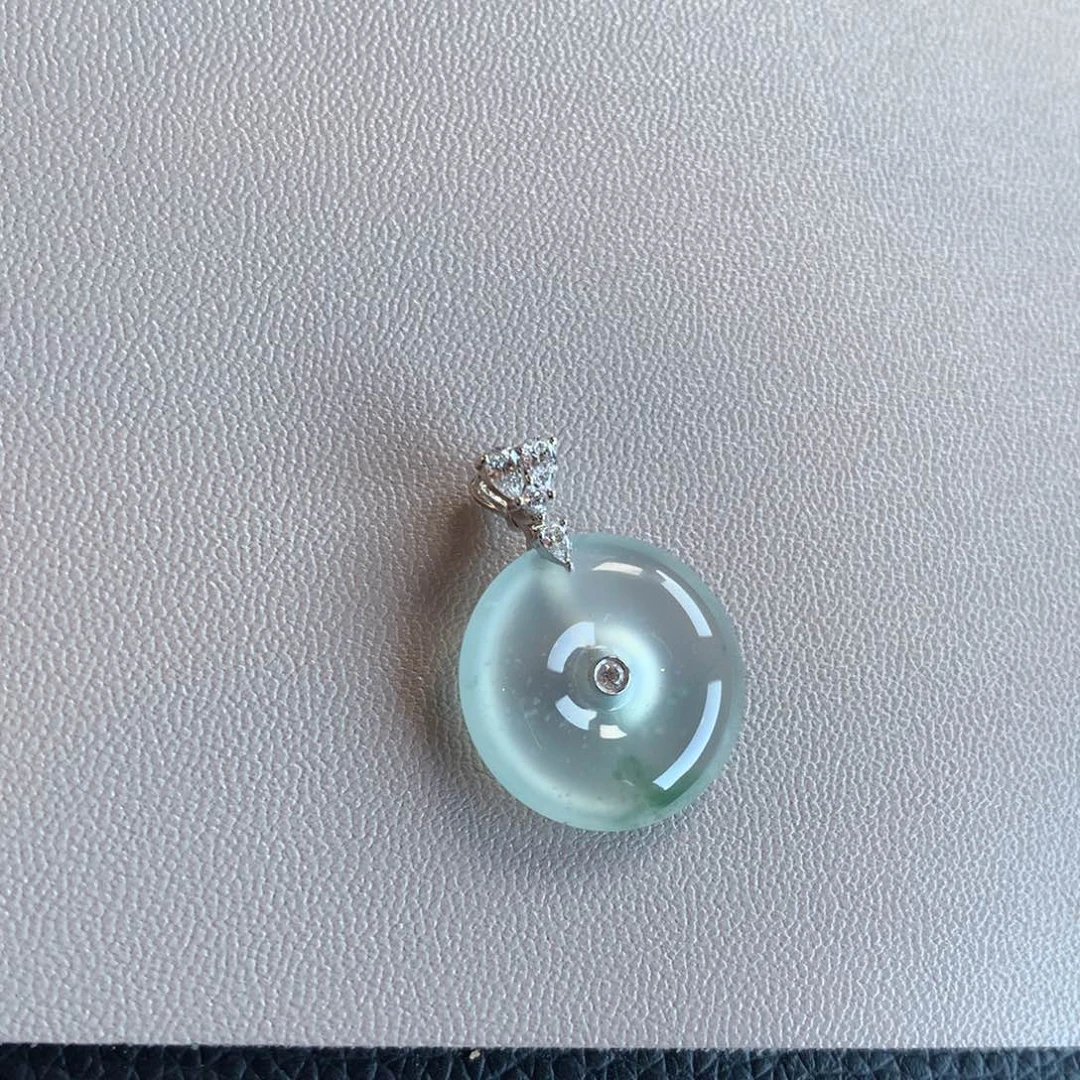 翡翠颈饰18K金镶嵌天然翡翠