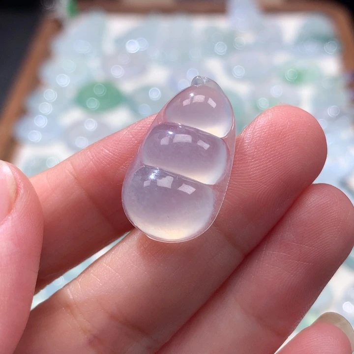 颈饰未镶嵌翡翠冰种福豆