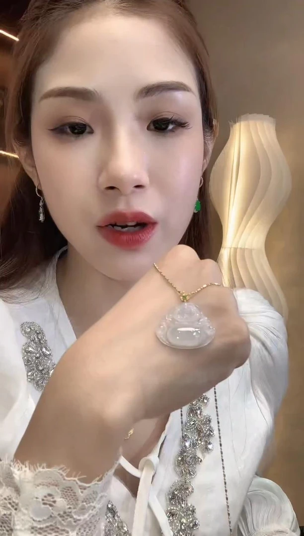 【云中意】-18K金 翡翠吊坠佛公  - 多样性发货一件