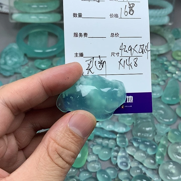 嗳***毒蛇纹石玉未镶嵌颈饰