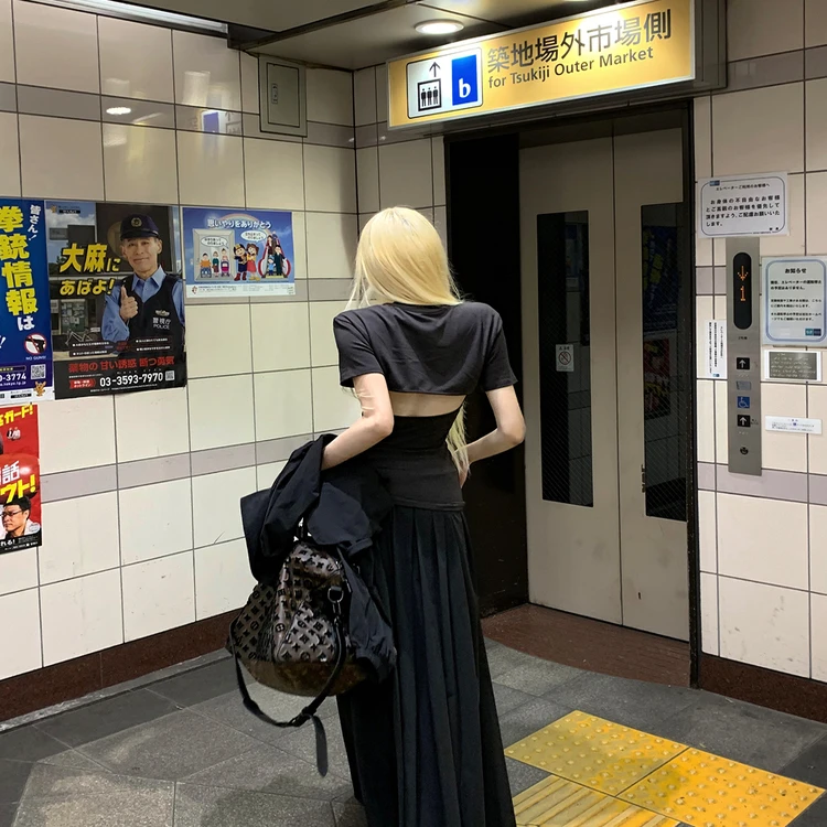 Rase le sol‘KillerBack’字母印花露背T恤修身收腰正肩短袖上衣