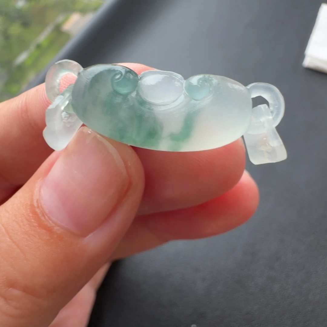 定制翡翠未镶嵌冰种飘花如意