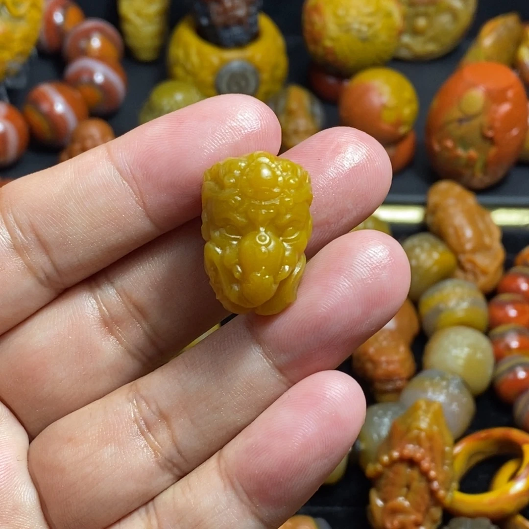 鲸***y未镶嵌玛瑙/玉髓珠宝半成品战国红打三通孔
