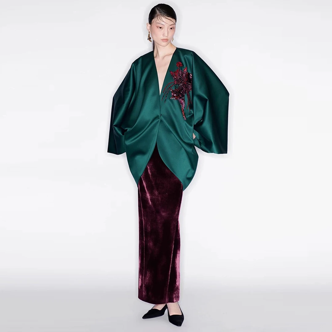 M ESSENTIAL 马 凯子黛平布工坊蝙蝠花贴补钉珠短袍外套