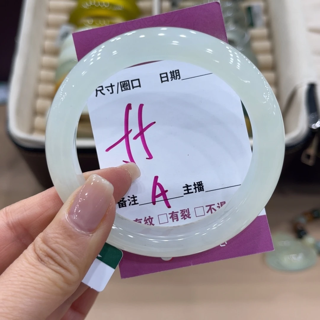 L***o蛇纹石玉未镶嵌手镯