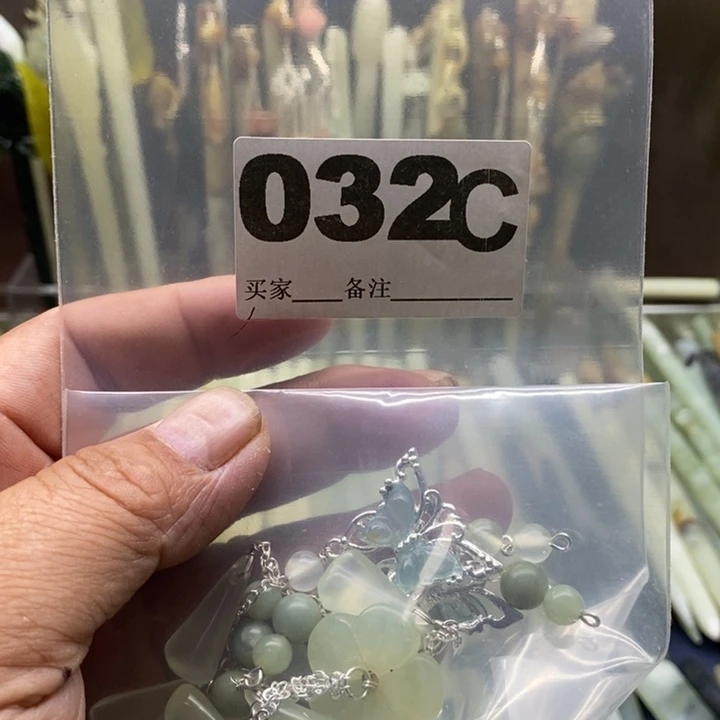 透闪石-蛇纹石玉发饰未镶嵌紫**蝴