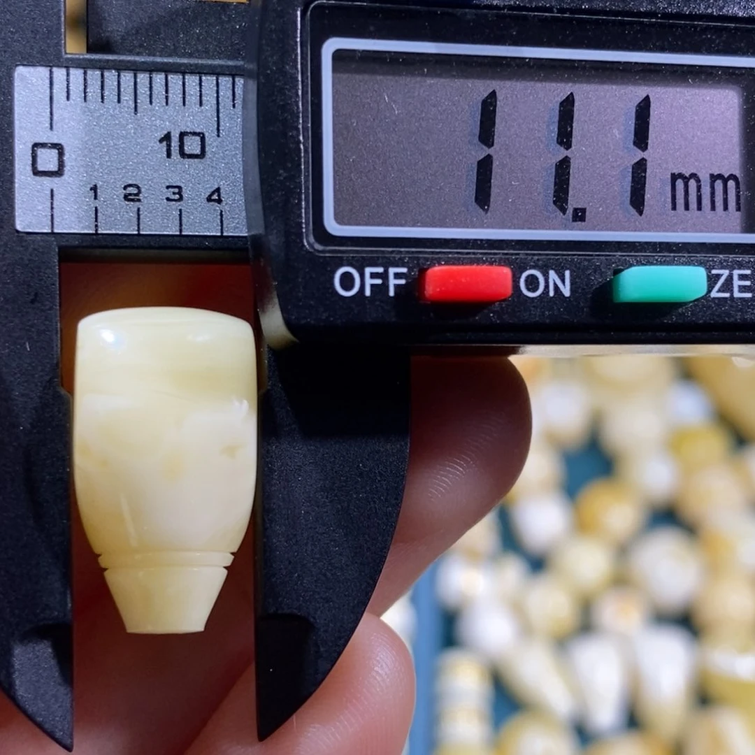 蜜蜡裸石未镶嵌配饰