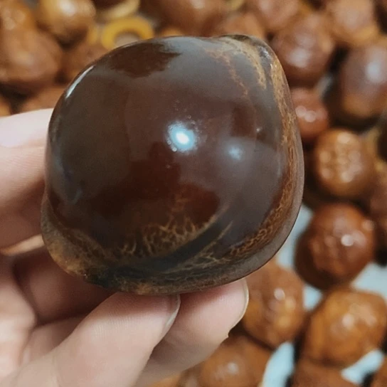 橄榄核把件玉化元宝富甲卡40