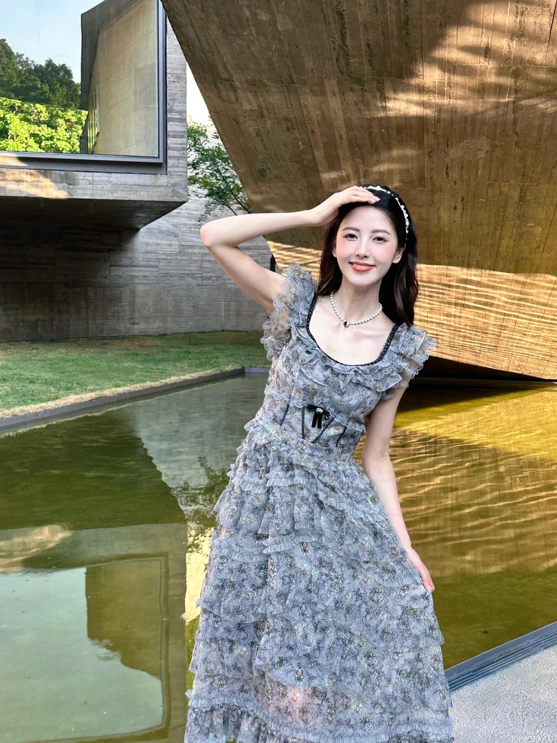 花颜露露夏季新款法式气质网纱拼接蛋糕连衣裙女