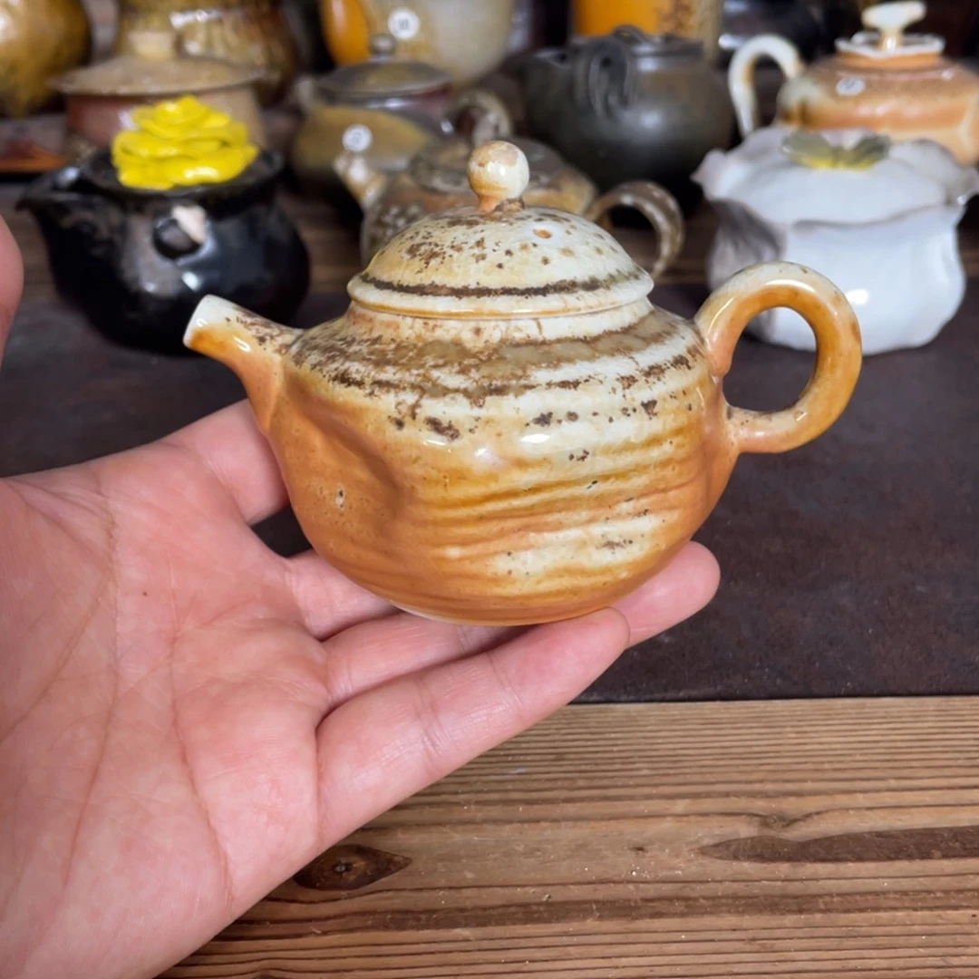 酒窝壶。   容量130。中白壶