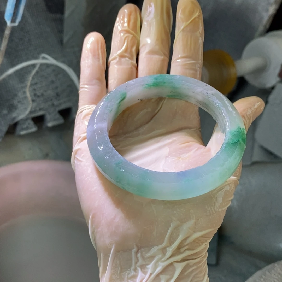 未***期石英质玉（非洲翠）未镶嵌手镯定制