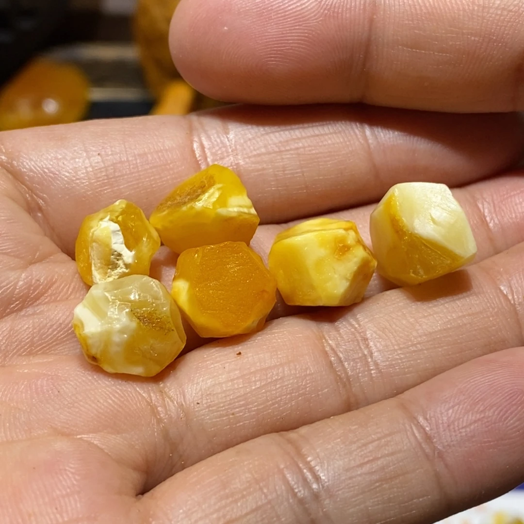 小***圆未镶嵌定制琥珀蜜蜡原石
