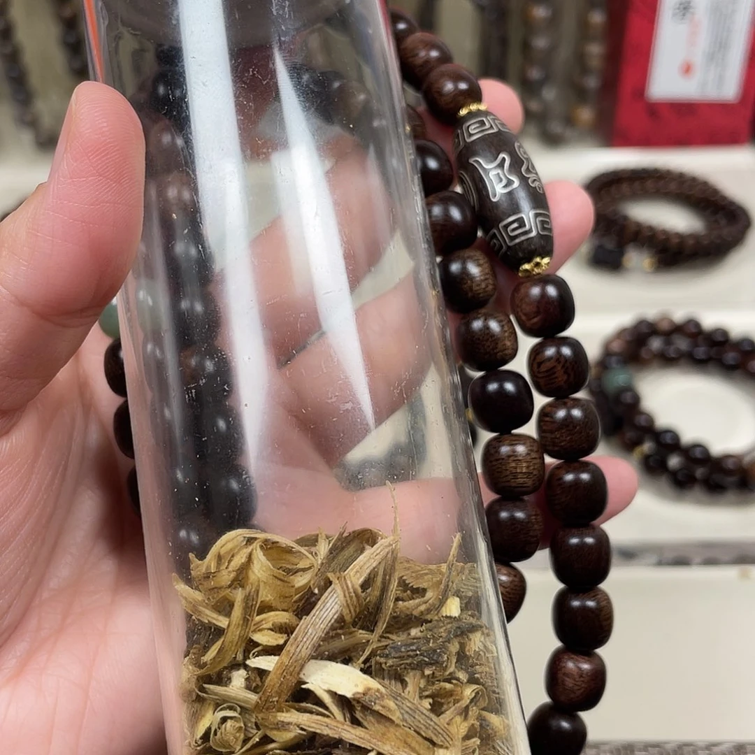 往***。沉香沉香碎屑+越南芽庄白奇楠留疤料1.0