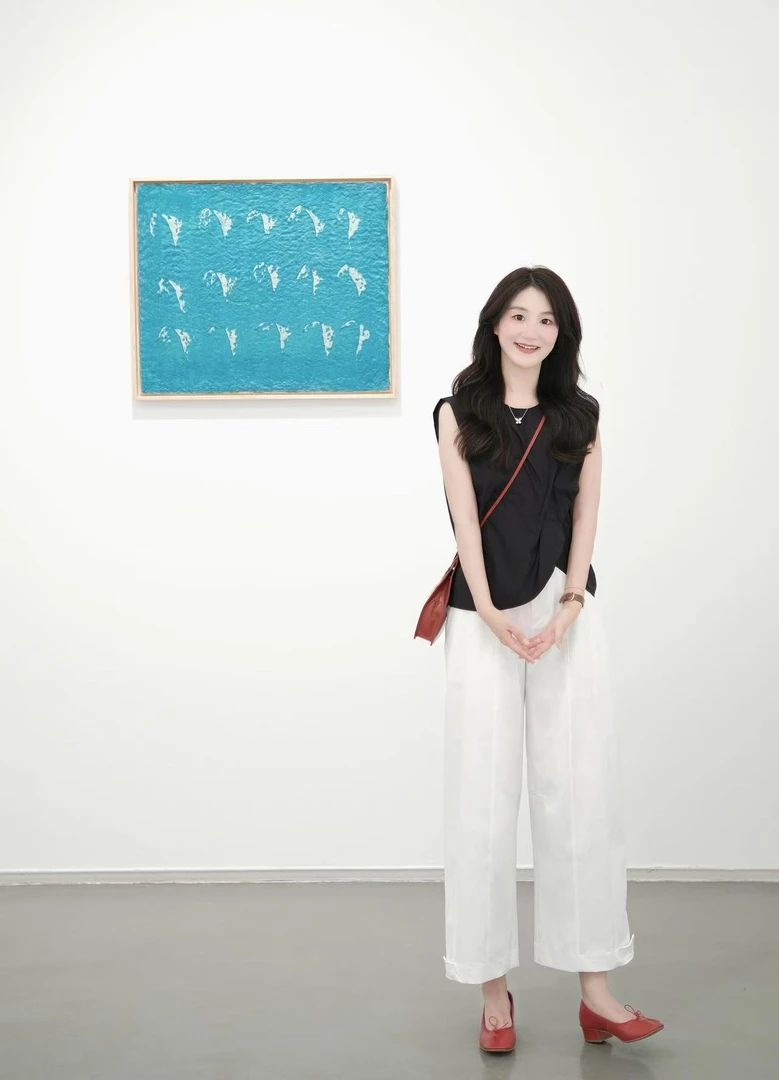 2025夏季新款时尚套装休闲风短袖上衣百搭修身显瘦裤子洋气衣服女