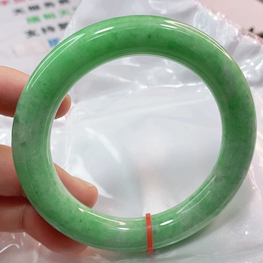 翡翠手镯未镶嵌57圈口圆条