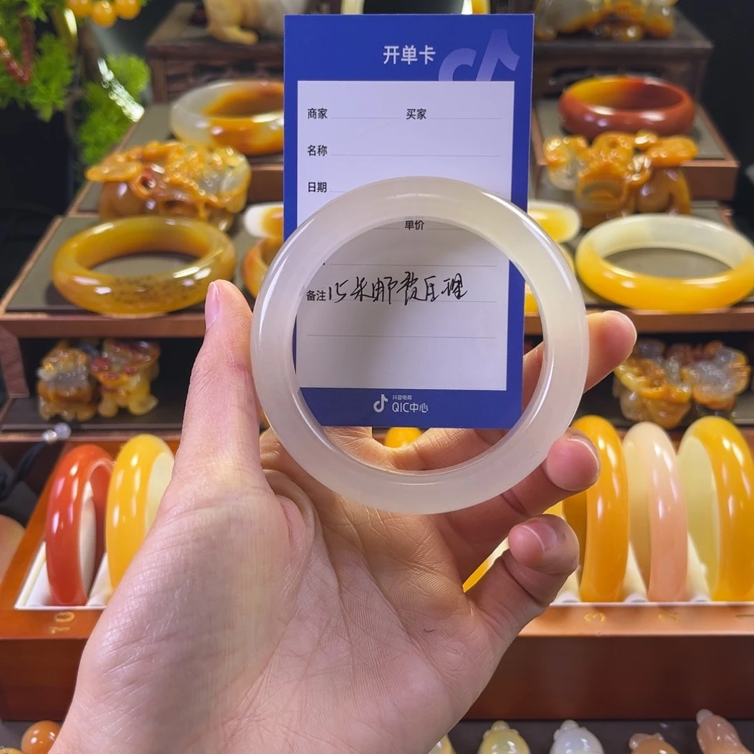 未镶嵌手镯石英质玉