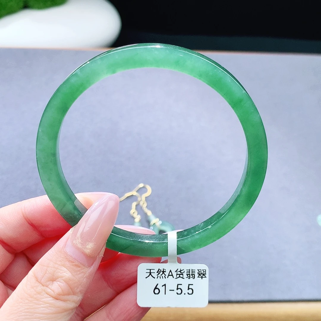 未镶嵌手镯（圆镯）翡翠