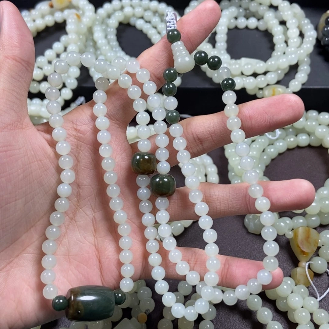 和田玉未镶嵌把件