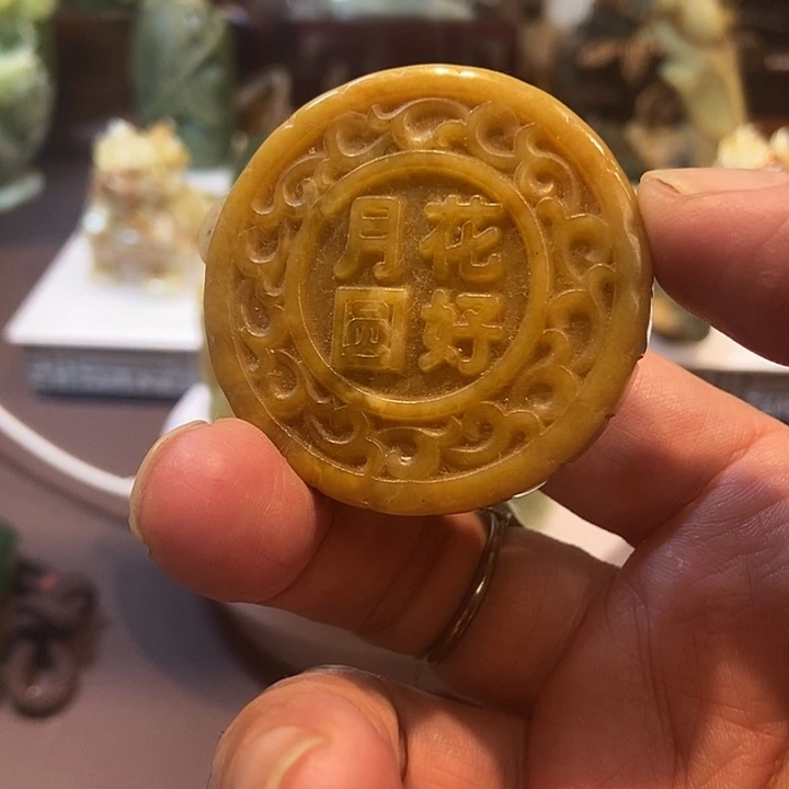 蛇纹石玉未镶嵌珠宝奇石