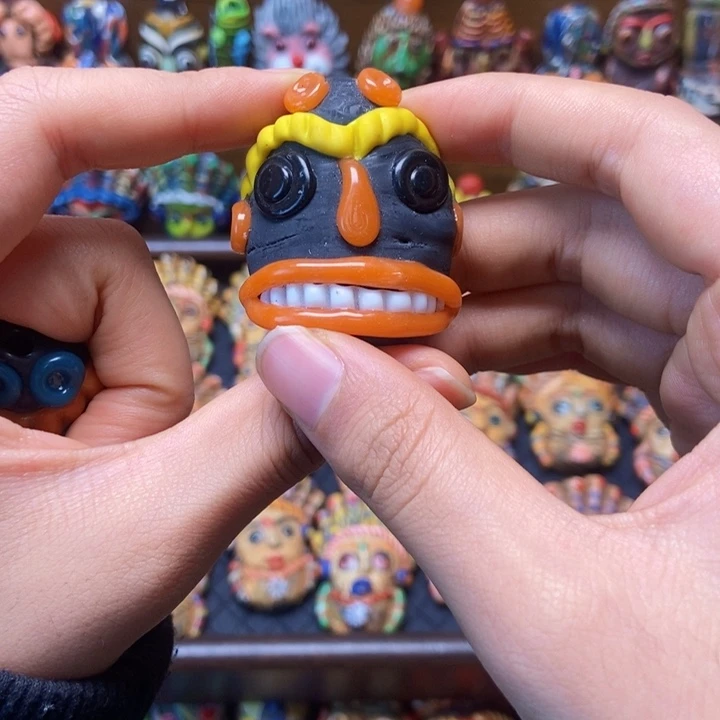 琉璃颈饰呲牙火爆脾气