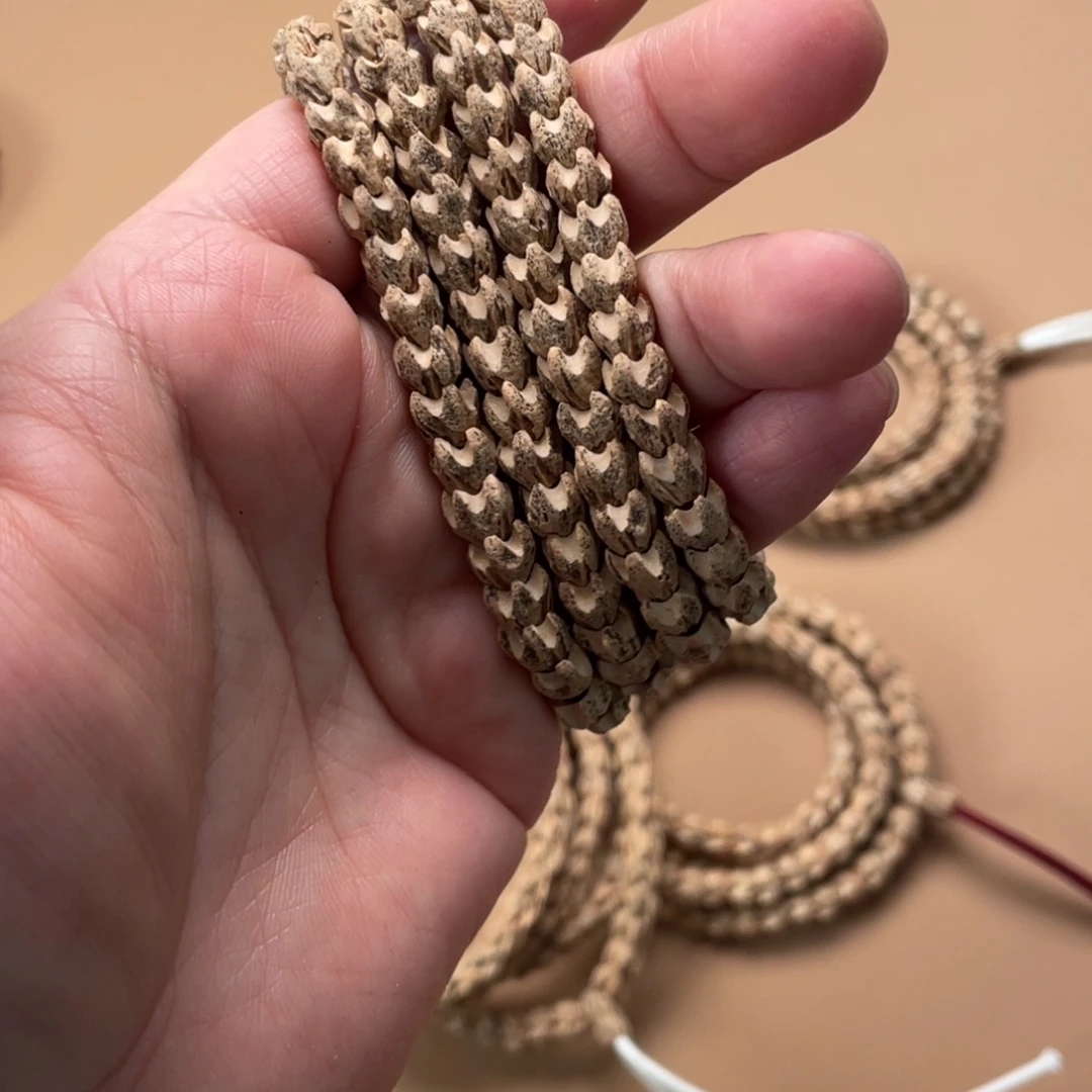 爱***猴吊坠柏香籽/百香籽飞龙在天