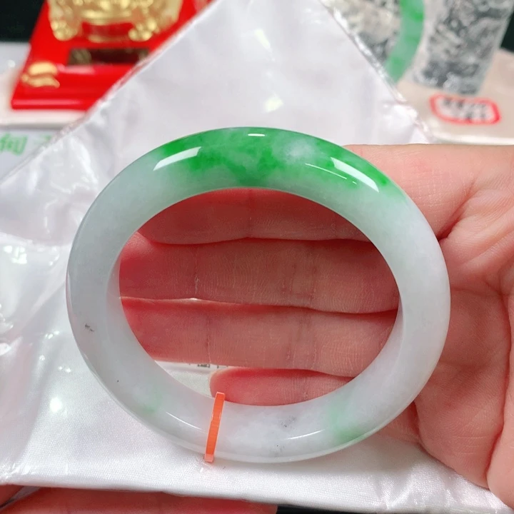 翡翠手镯未镶嵌   编号DH1228 正圈54