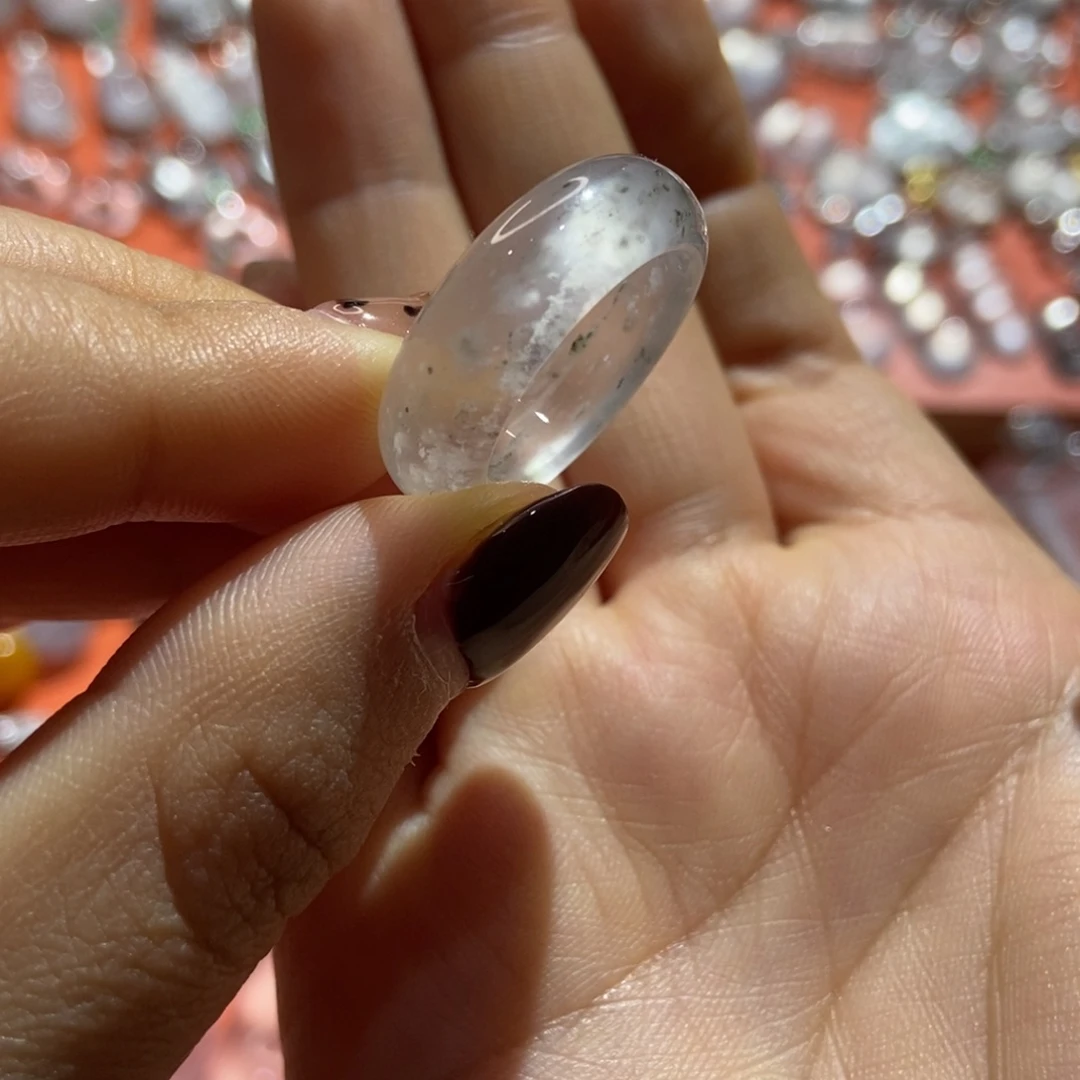 石英质玉未镶嵌颈饰14到15圈口 。