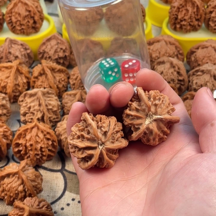 宝***3桃核吊坠盘山三棱