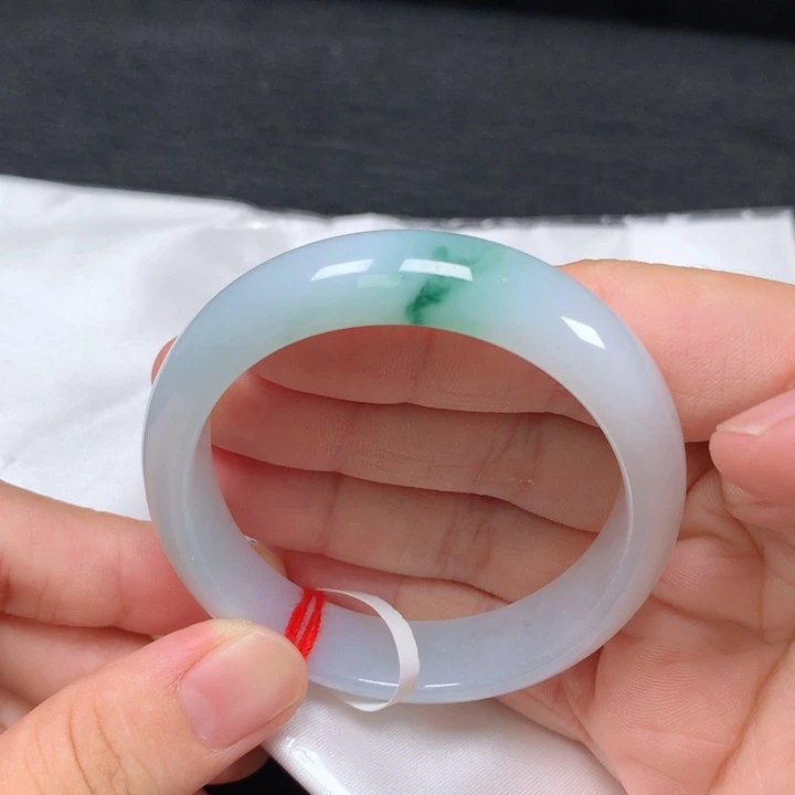 翡翠未镶嵌手镯（贵妃镯）