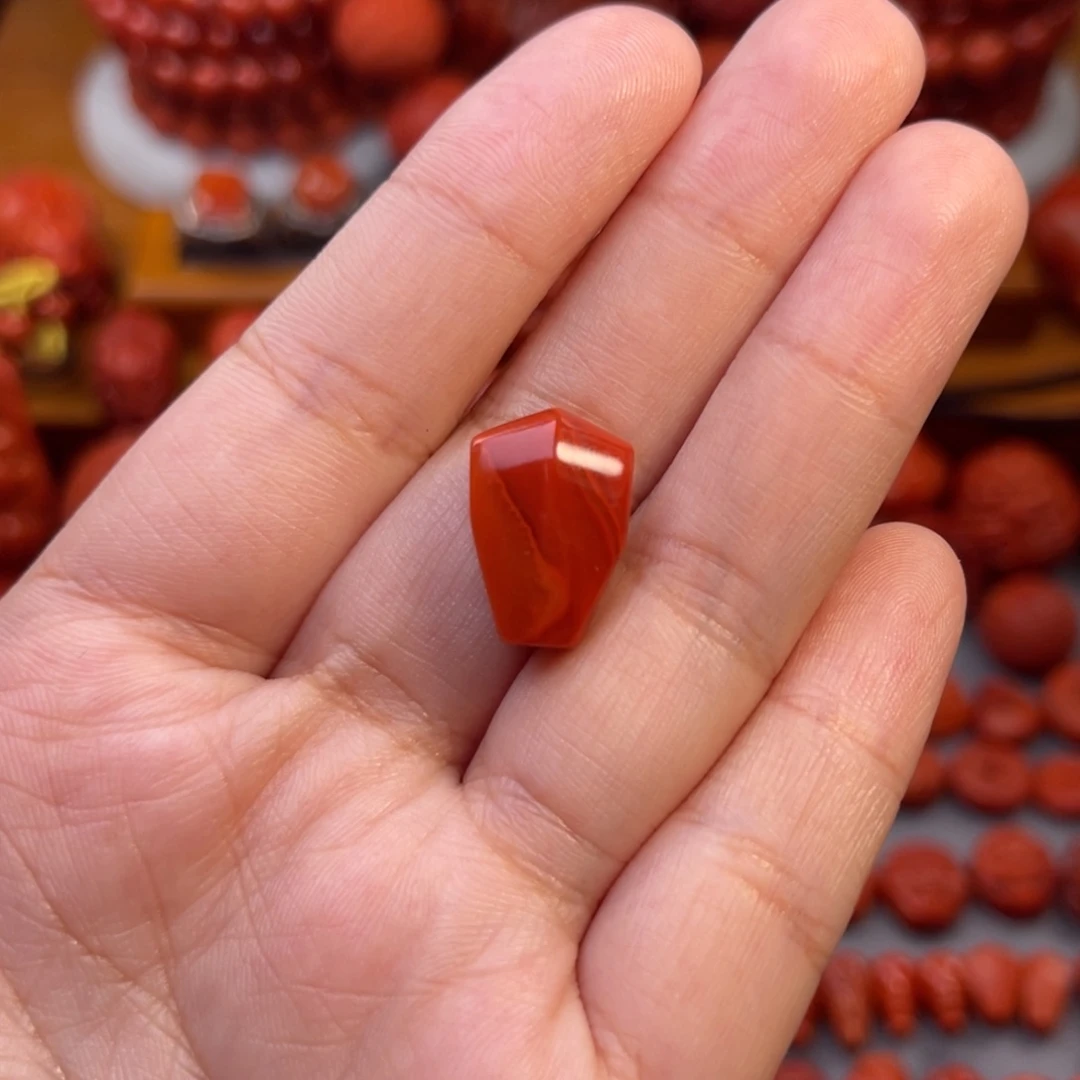 南红玛瑙天然川料瓦西鲨鱼背未镶嵌哲****）