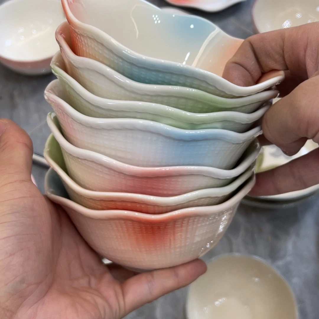 陶瓷随机两个微瑕餐具介意勿拍，满18飞！