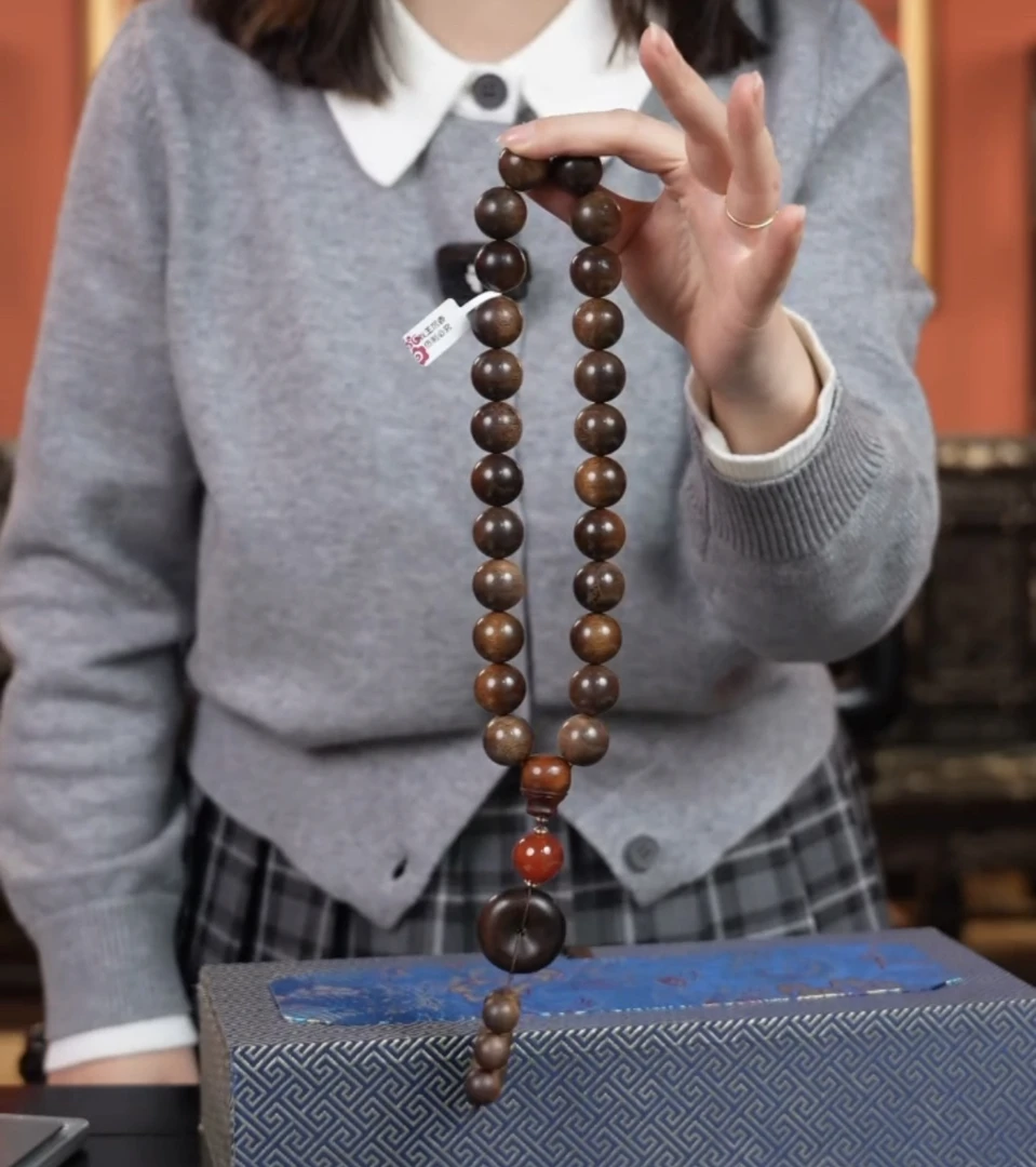 蚁王标手持2.0富国岛倒架土沉老料手串