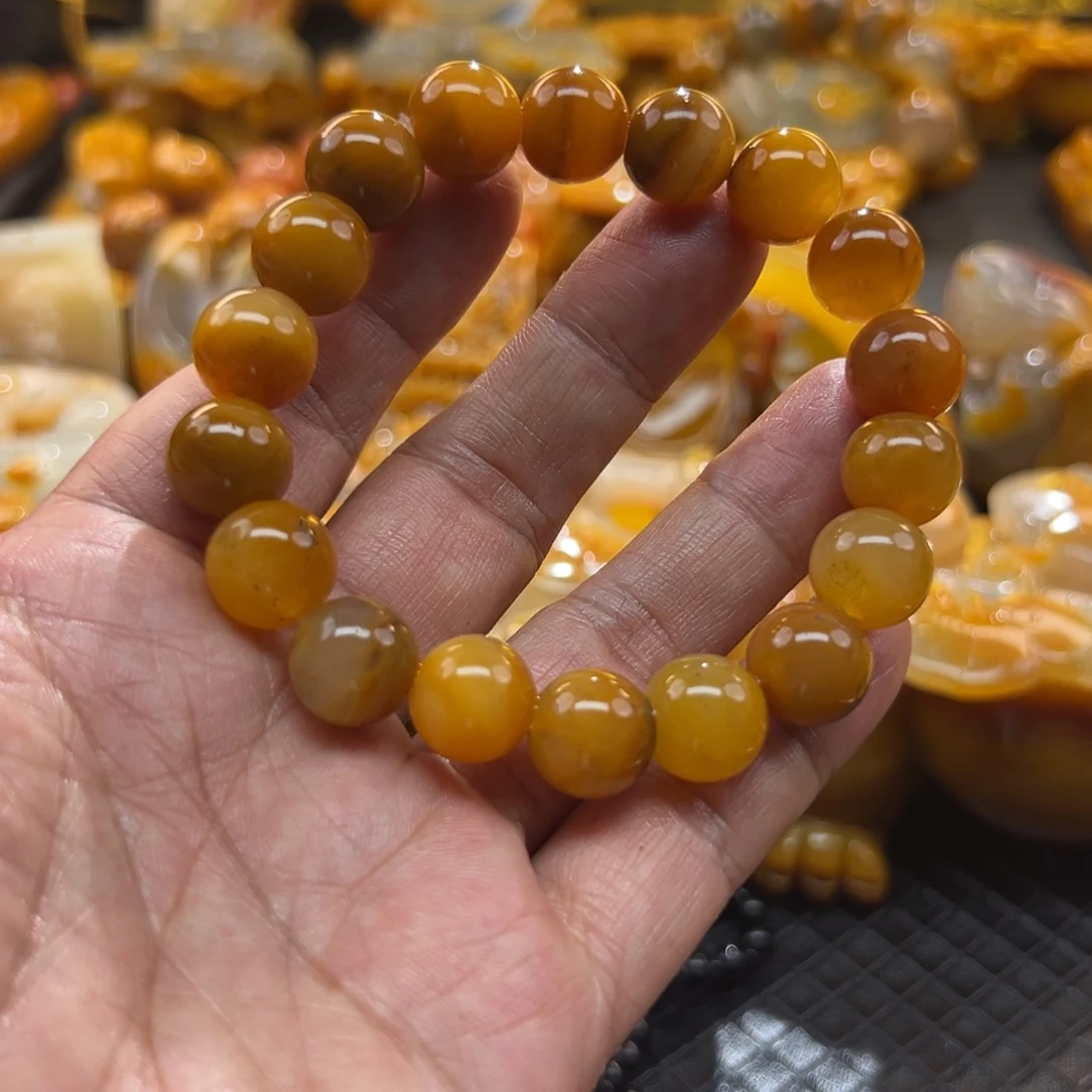 颈饰未镶嵌石英质玉