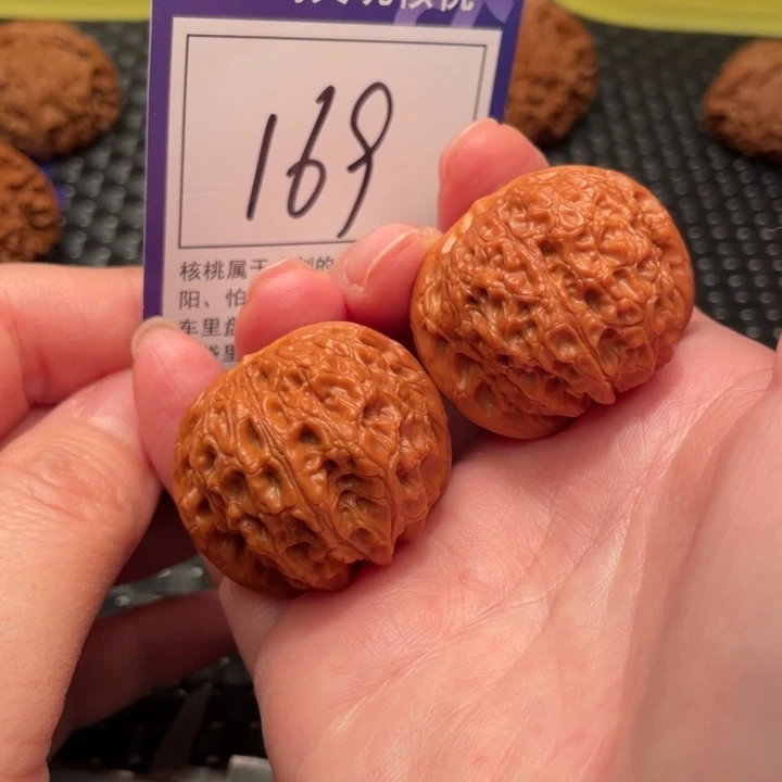 文玩核桃把件37血麒麟169