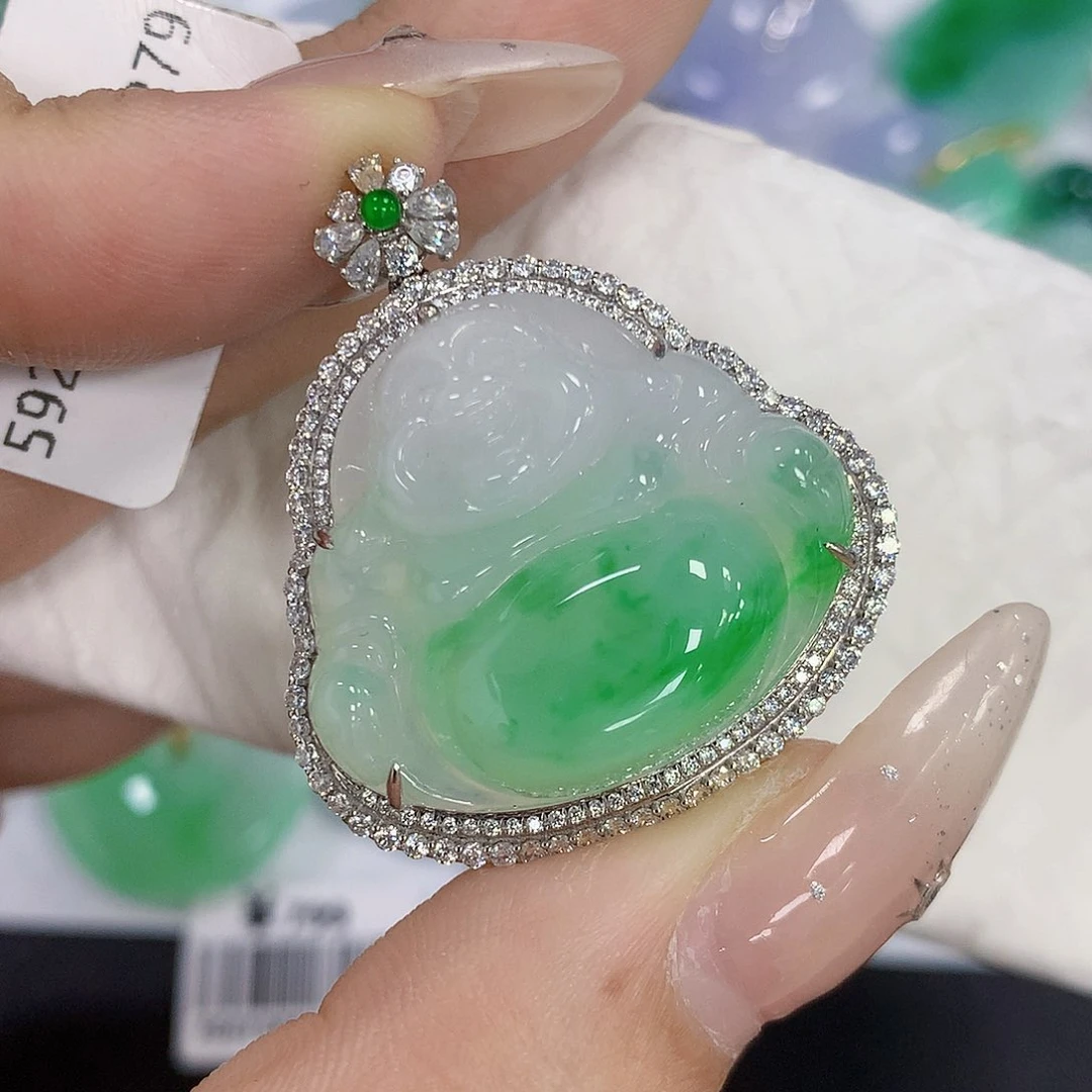 颈饰18K金镶嵌翡翠