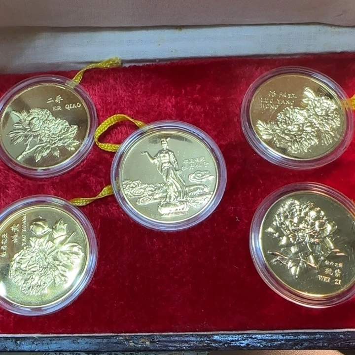 其他普通金属牡丹铜章一套