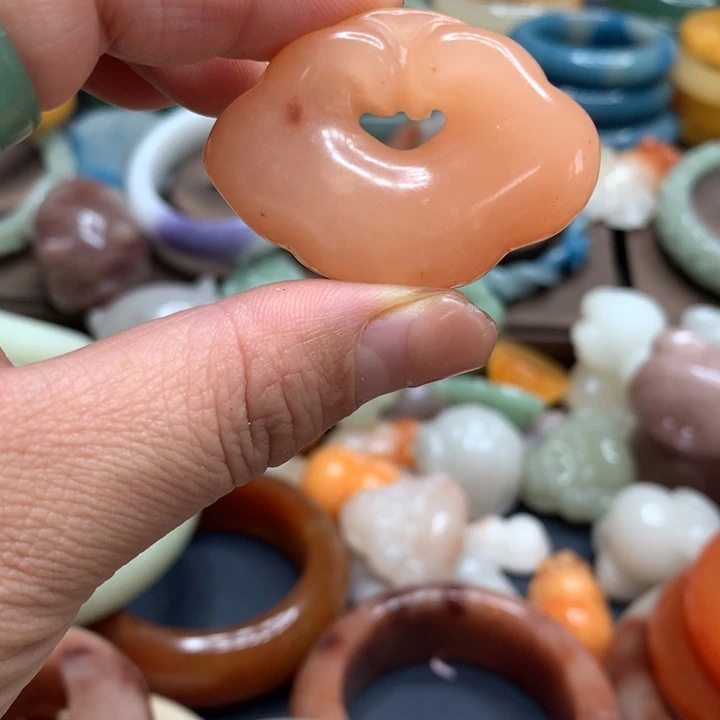 石英岩玉合金颈饰