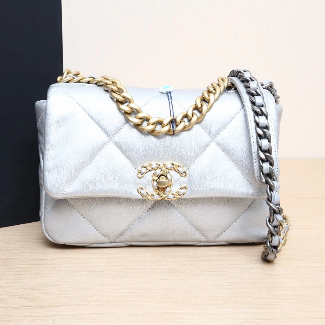 99新 Chanel/香奈儿 小花黑黑 19BAG 口盖包 小号 银色皮革S 30开