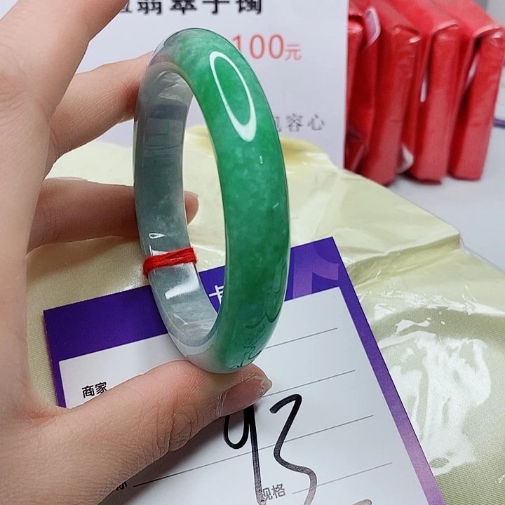 翡翠手镯（圆镯）未镶嵌翡翠