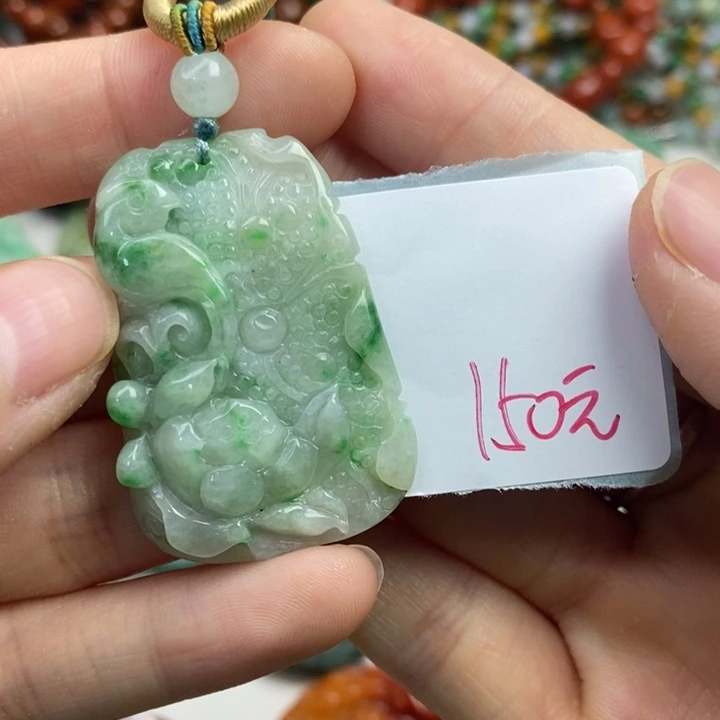 颈饰未镶嵌翡翠L****y