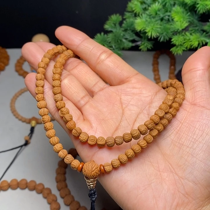 冷***血桃核手串金蟾脖挂