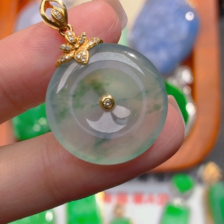 翡翠18K金镶嵌颈饰