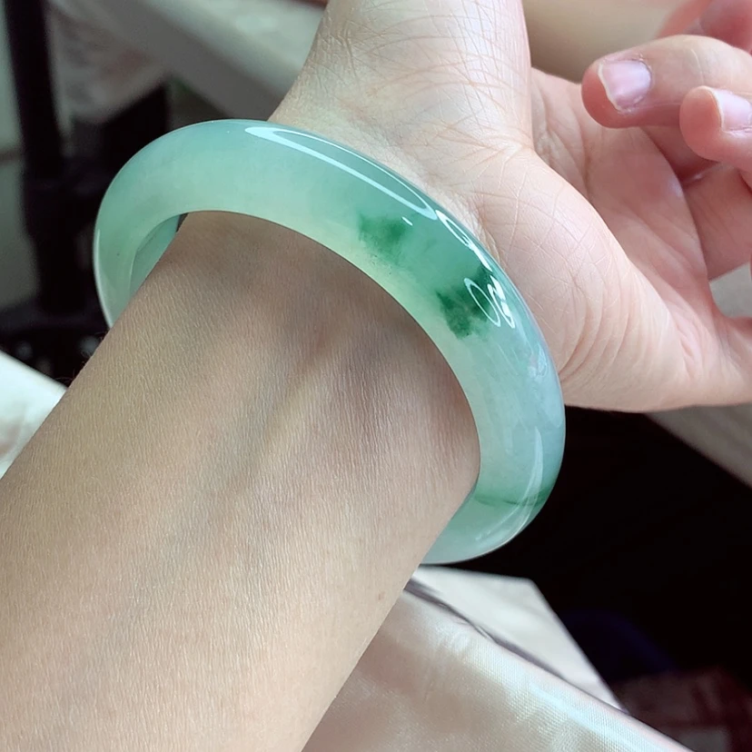【闪购商品】翡翠手镯未镶嵌59.3大圈力推毕业A