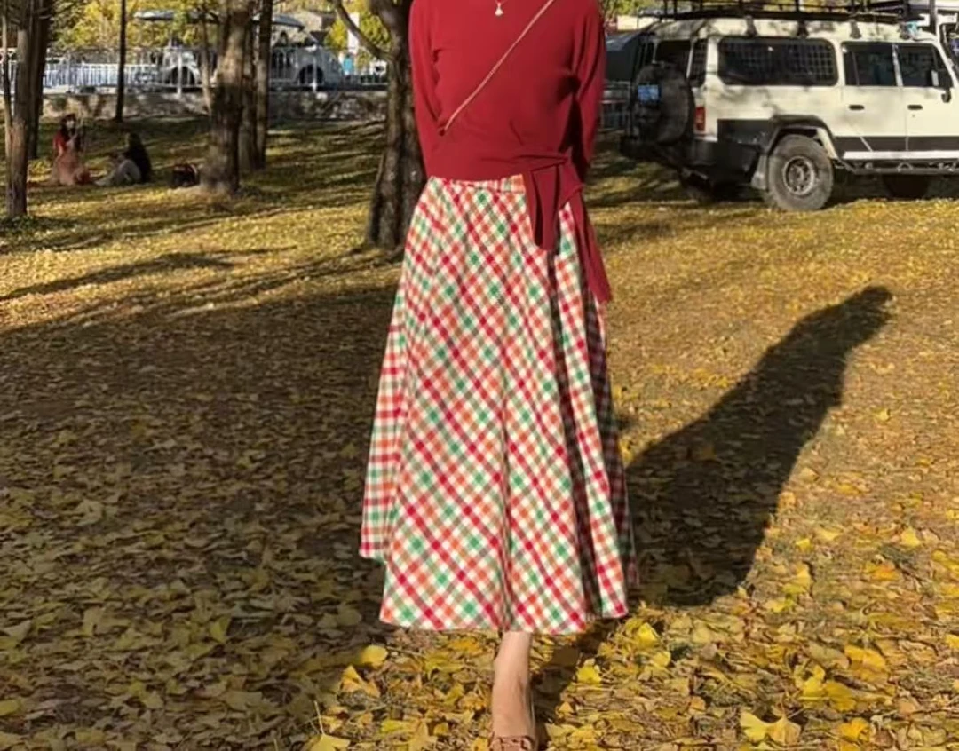 洋气减龄彩色格子A字裙9912