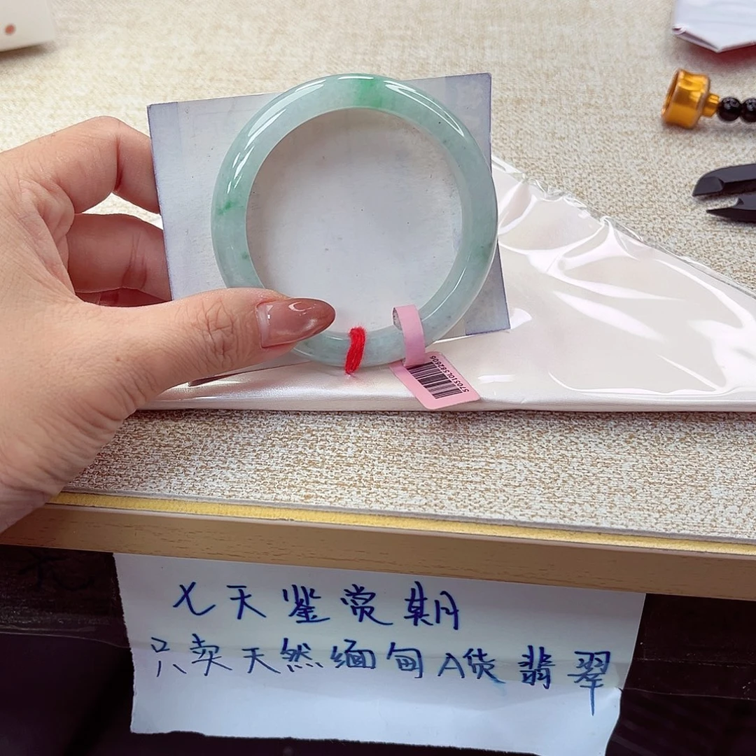 翡翠未镶嵌手镯手镯