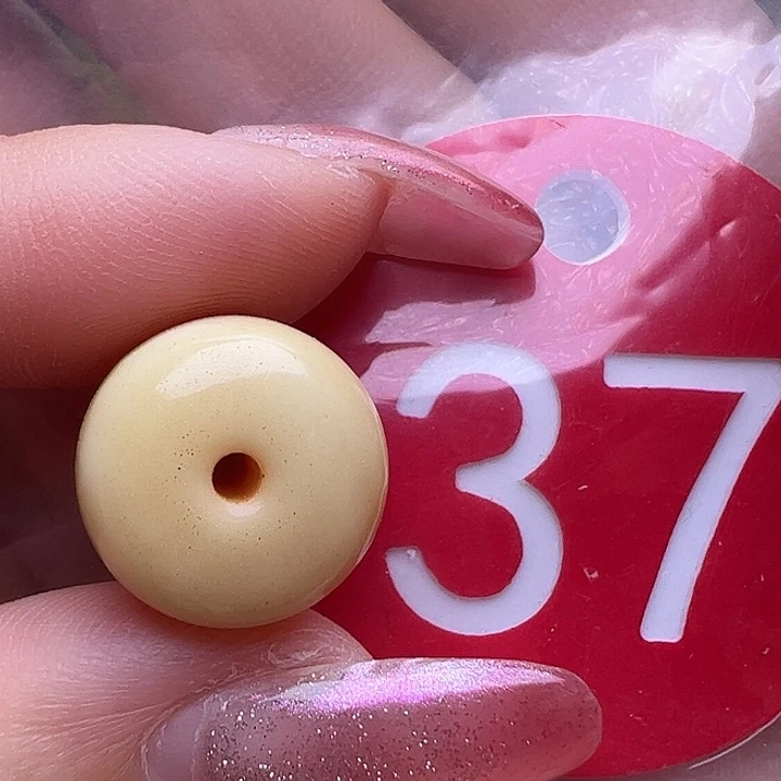 未镶嵌蜜蜡裸石微瑕13.9mm墩子