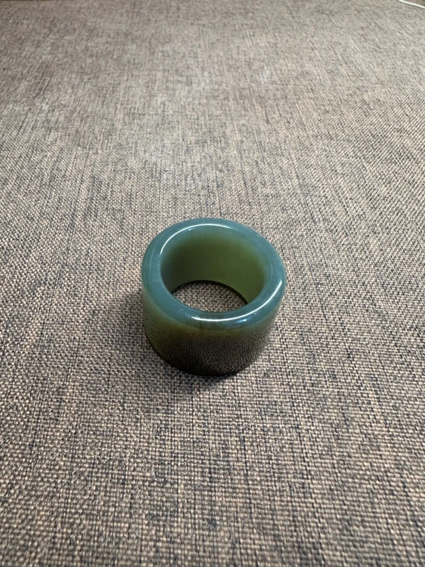 和田玉新疆且末县且末蓝带糖山料男士传统造型扳指手把件把玩件