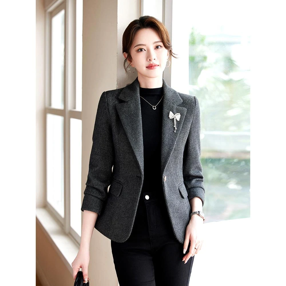 灰色短外套女秋冬2026新款职业气质修身小西装时尚休闲小个子上衣