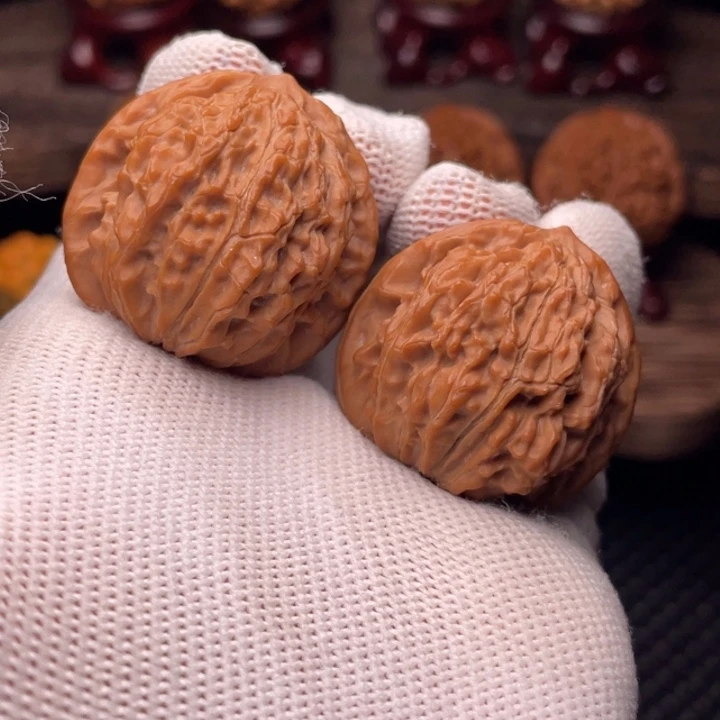 文玩核桃把件秦岭野生狮子帽32修过