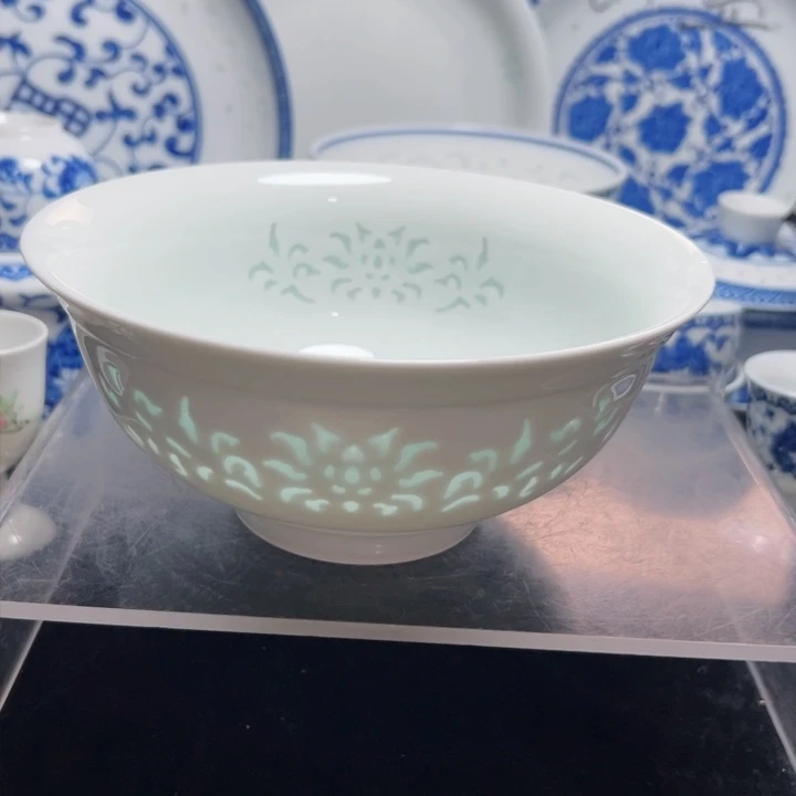 碗隐青釉6寸雕刻牡丹小面碗